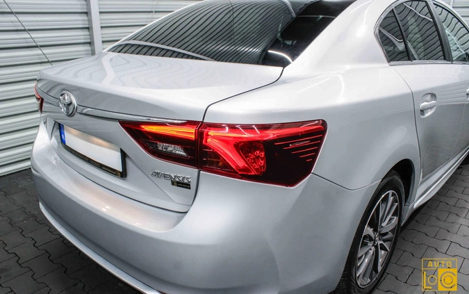 Toyota Avensis cena 77777 przebieg: 28900, rok produkcji 2016 z Stryków małe 562
